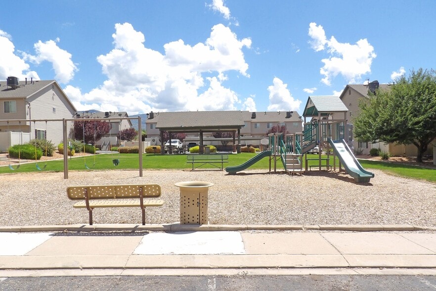 Building Photo - 370 W 1425 N