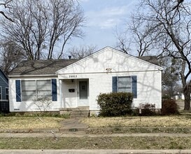 Building Photo - 3803 Poinsettia Dr