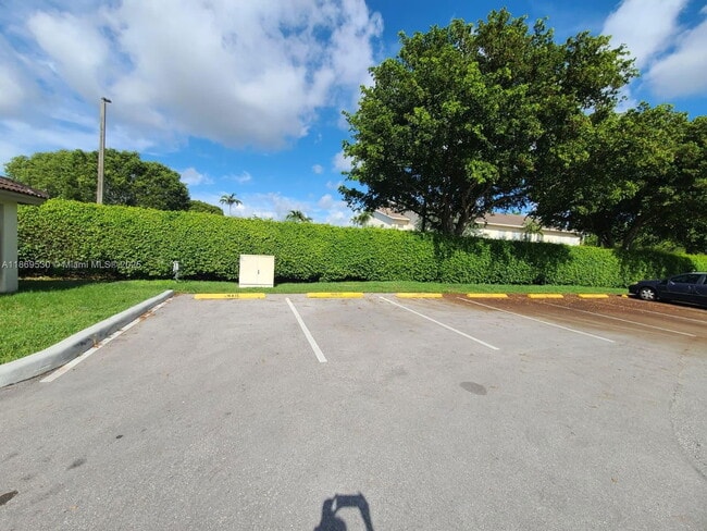 Building Photo - 305 NW 109th Ave