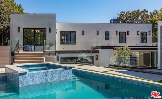 Building Photo - 1271 Sunset Plaza Dr