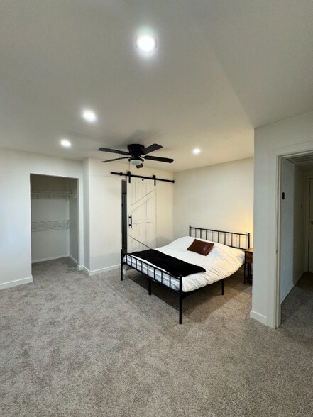 Primary Photo - 2222 W Morningside Dr
