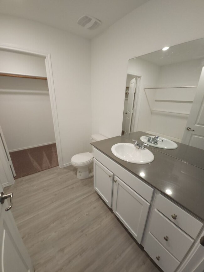 Building Photo - 1 Week Free rent Special! South Side of SA /VIDA community Brand New 4-bed, 2-bth home