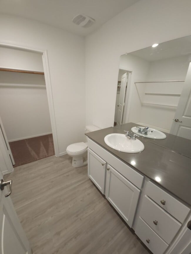 Building Photo - 2 Week Free rent Special! South Side of SA /VIDA community Brand New 4-bed, 2-bth home