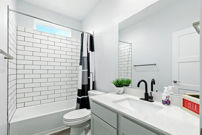 Building Photo - 14245 Lake Lodge Dr