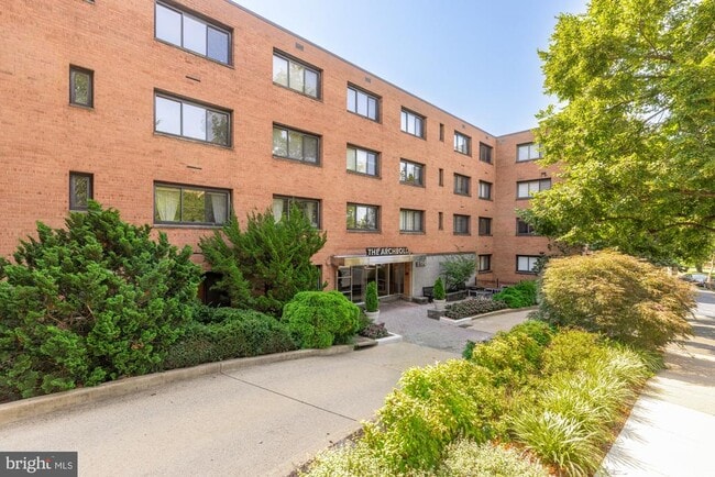 Building Photo - 2725 39th St NW