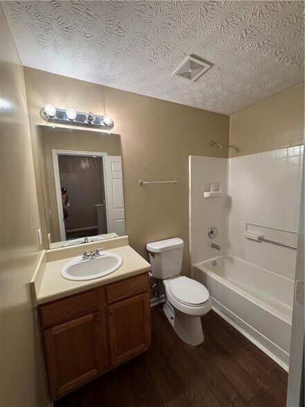 Building Photo - 5869 Strathmoor Manor Cir
