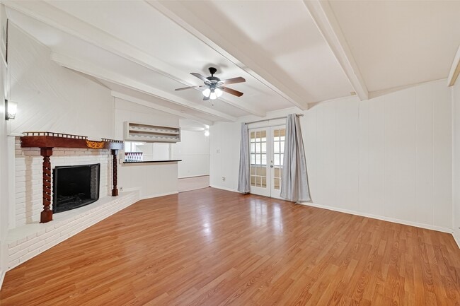 Building Photo - 2319 Blue Willow Dr