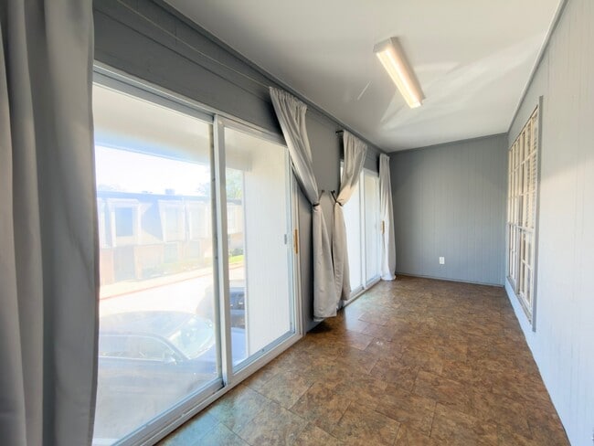 Building Photo - 12633 Memorial Dr