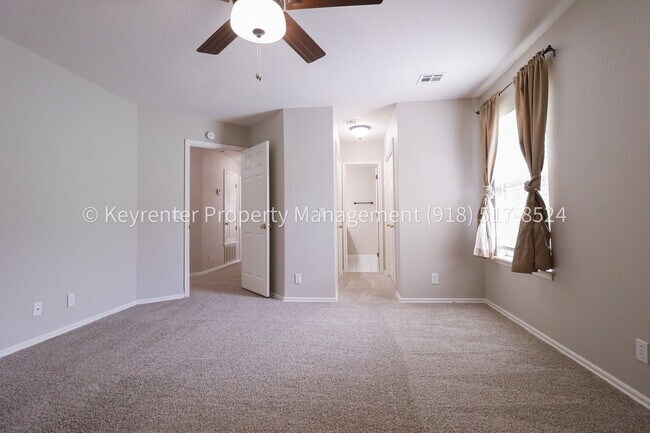 Building Photo - 3 Bed | 2.5 Bath in Jenks!