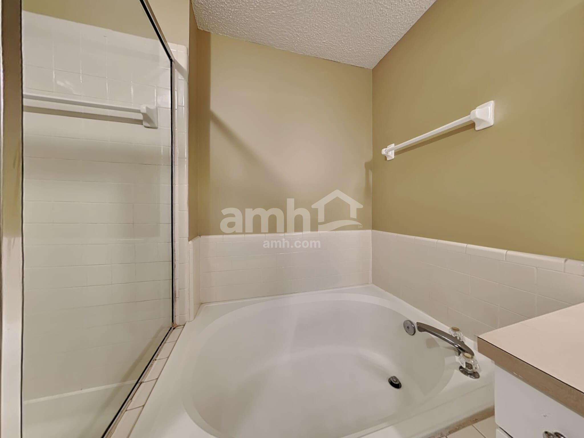 Building Photo - 2143 Featherwood Dr W