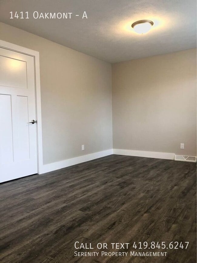 Building Photo - 1411 Oakmont-A