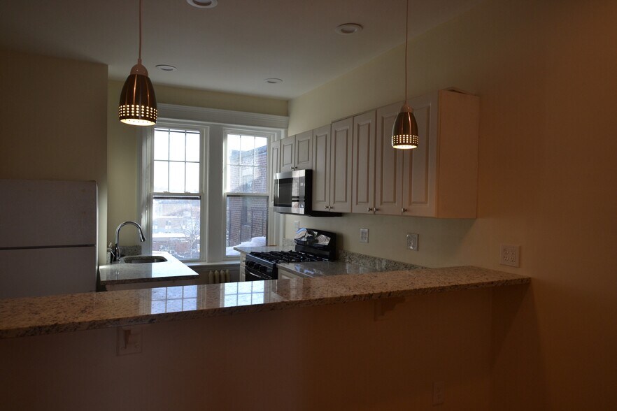 Building Photo - 1880 Commonwealth Ave