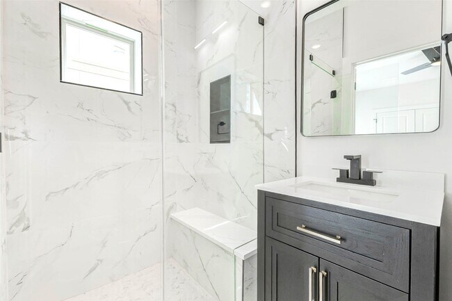 Building Photo - 5640 Dolores St