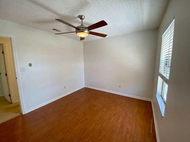 Building Photo - 3015 Crested Cir