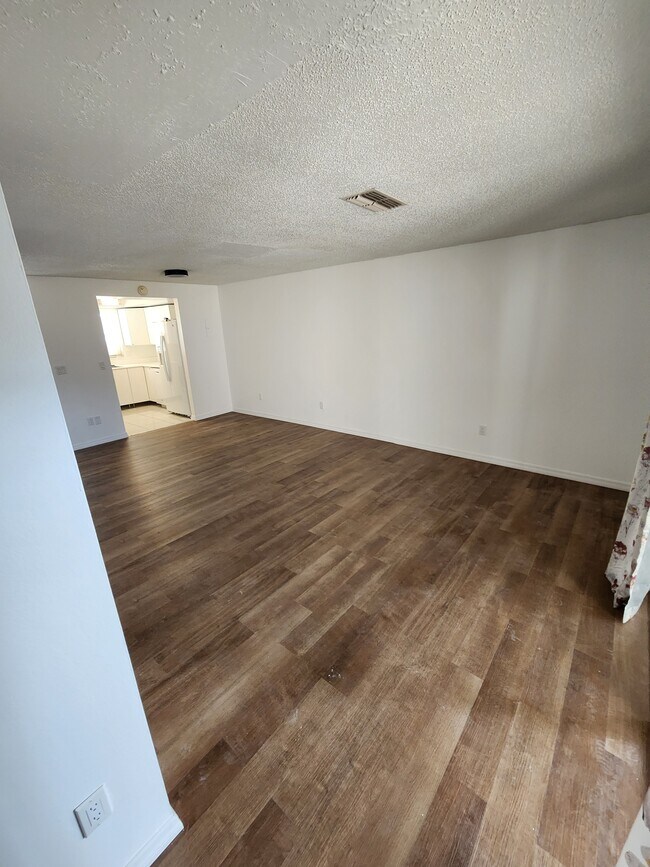 Building Photo - 2750 S Pines Dr