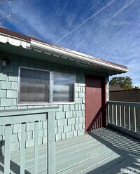 Building Photo - 538 1/2 6th Street Unit