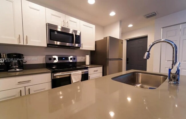 Building Photo - 541 NW 33rd St