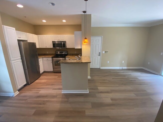 Building Photo - r0299