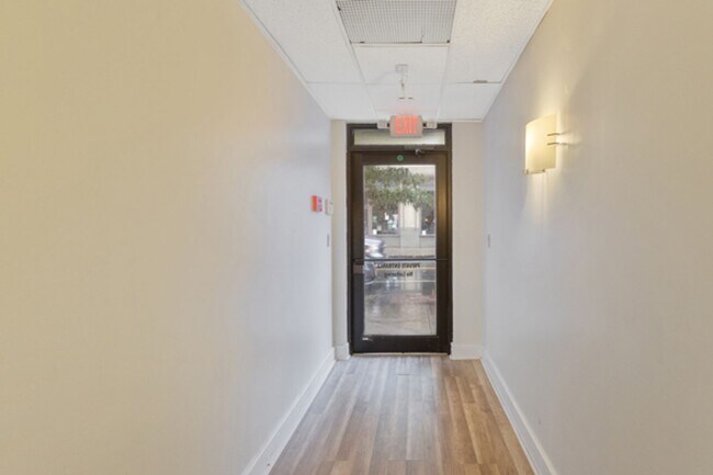 Building Photo - 115 E Jefferson St
