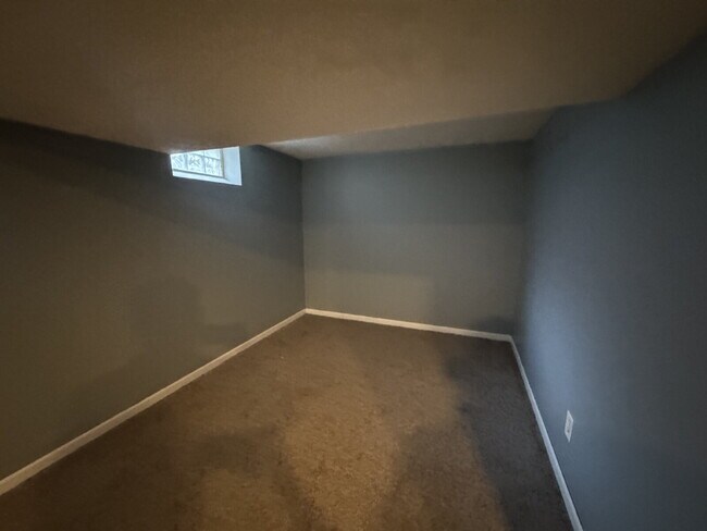 Building Photo - Spacious 4-Bed, 3-Bath Gem on Regent Ave - Your Dream Home Awaits in Brooklyn Park