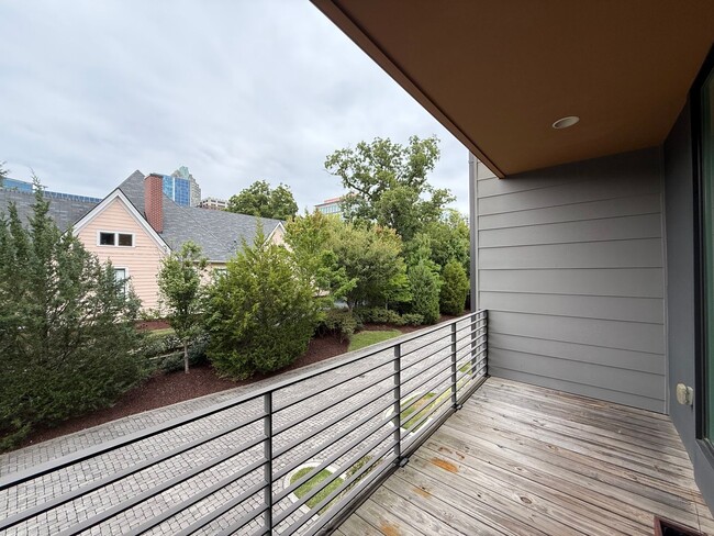 Building Photo - **OFFERING WAIVED APPLICATION FEES** Premier 2BD, 2.5BA Downtown Raleigh Townhome in a Prime Loca...