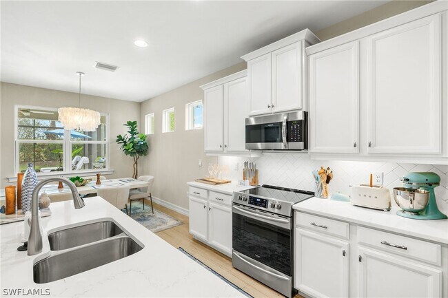 Building Photo - 14546 Tropical Dr