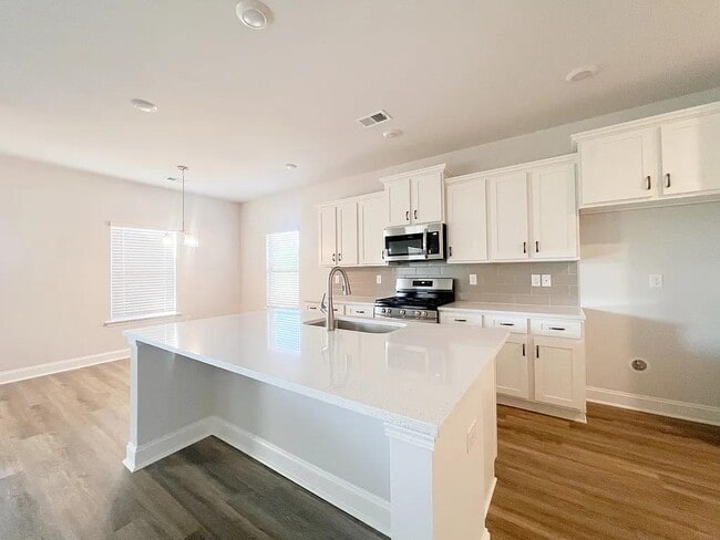 Building Photo - 335 Cypress Holw Trl