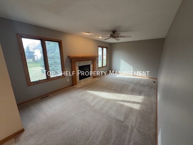 Building Photo - 4404 SW Elm Ct