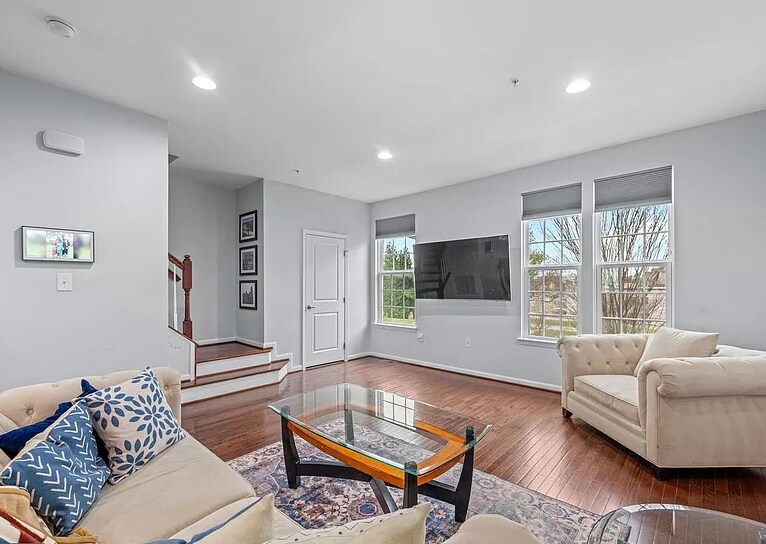 Building Photo - 24 Chamberlain Ct