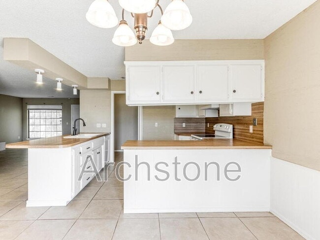 Building Photo - 6605 Lyrewood Ln