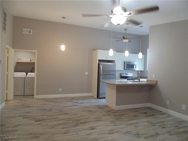 Building Photo - 5120 SW Courtyards Ct