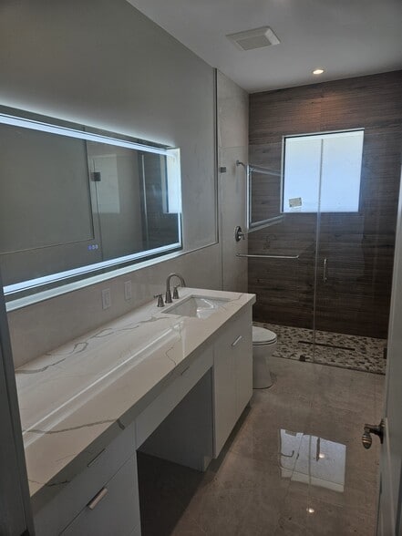 Building Photo - 8410 SW 65th Ave