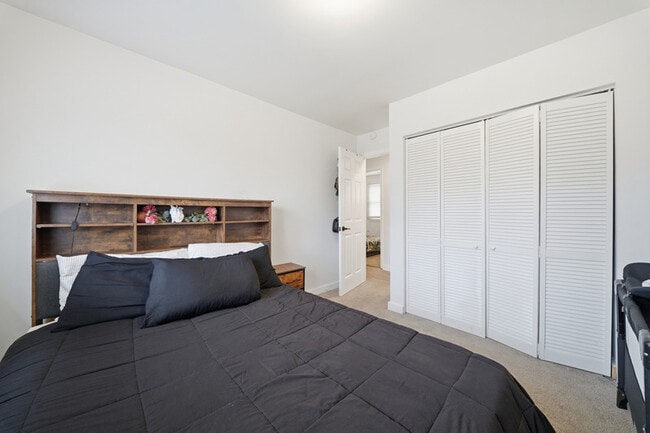 Building Photo - 913 Dandridge Dr