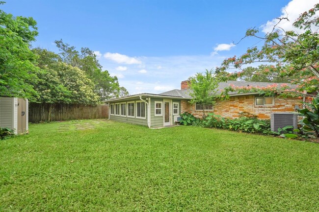 Building Photo - 16730 David Glen Dr
