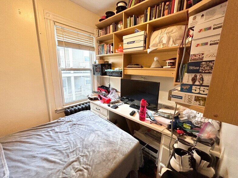 Building Photo - 12 Oswald St