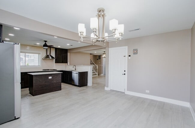 Building Photo - 720 Durham Ln