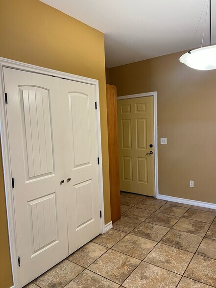 Building Photo - 12 Chaparral St