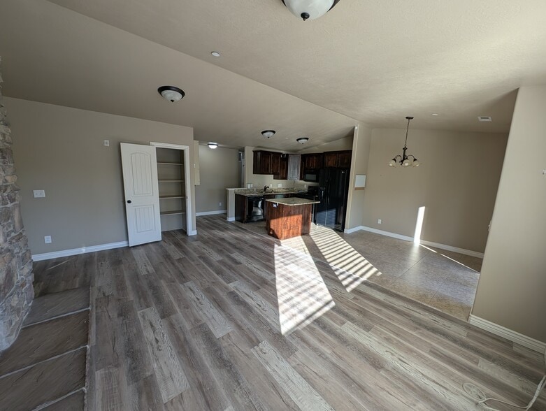 Great room - 909 S Main St