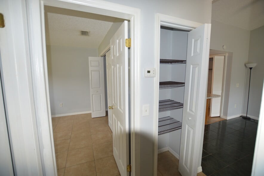 Building Photo - 7947 Pinehurst Dr