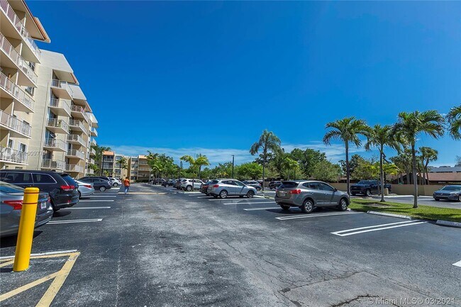 Building Photo - 13120 SW 92nd Ave