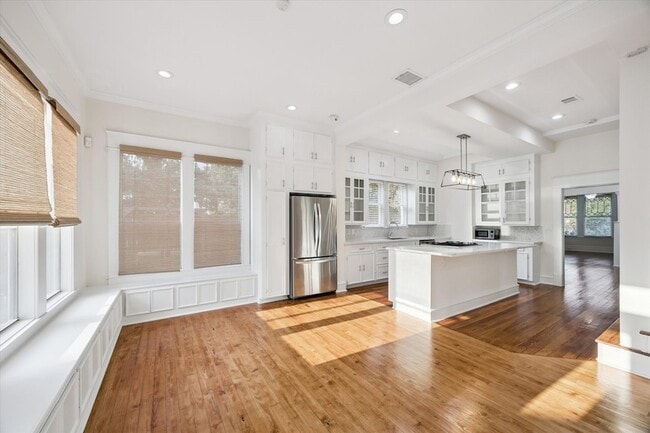 Building Photo - 1847 Cortlandt St