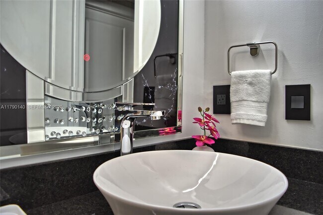 Building Photo - 170 SE 14th St