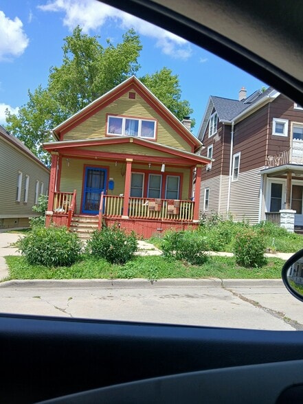 Primary Photo - 220 E Smith St