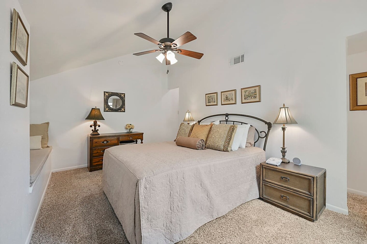 Building Photo - 941 Navidad St