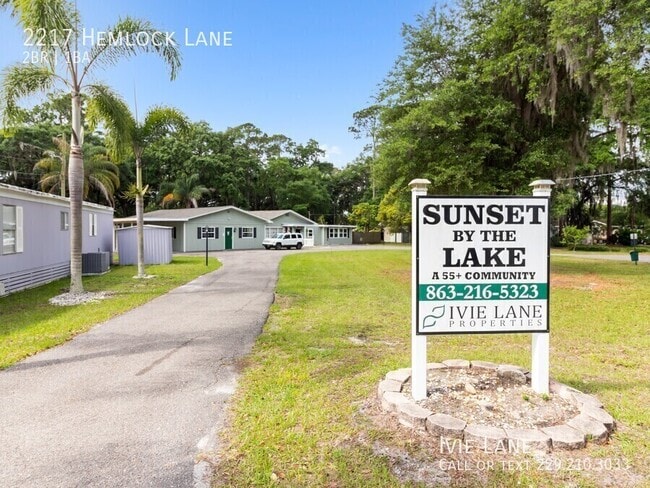 Building Photo - 2217 Hemlock Ln