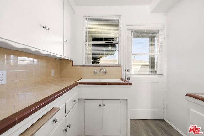 Building Photo - 5324 Vantage Ave