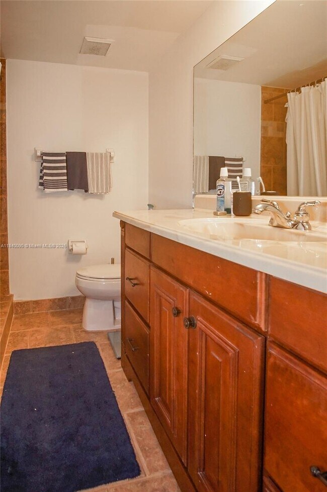 Building Photo - 407 Gardens Dr