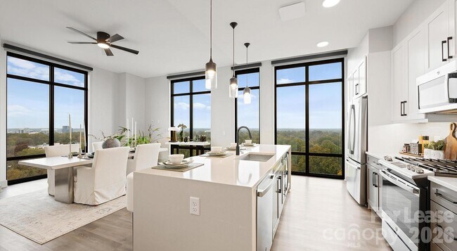 Building Photo - 2025 Cleveland Ave