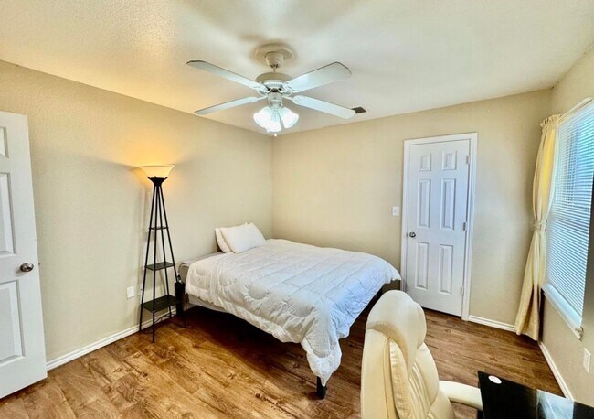 Building Photo - 602 N Bangor Ave