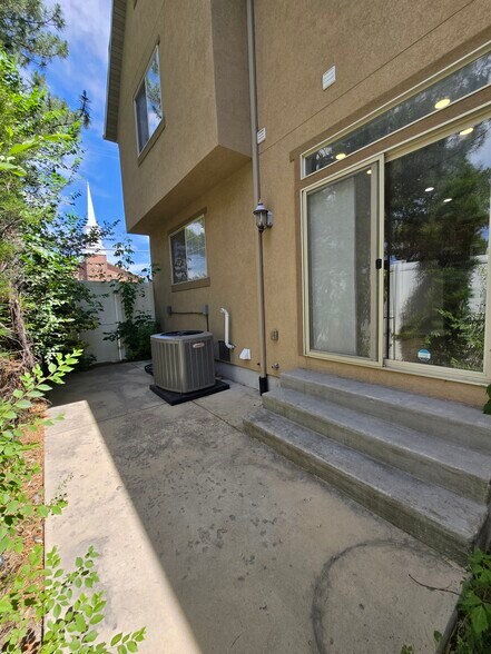 Building Photo - 287 E Rockingham Ct